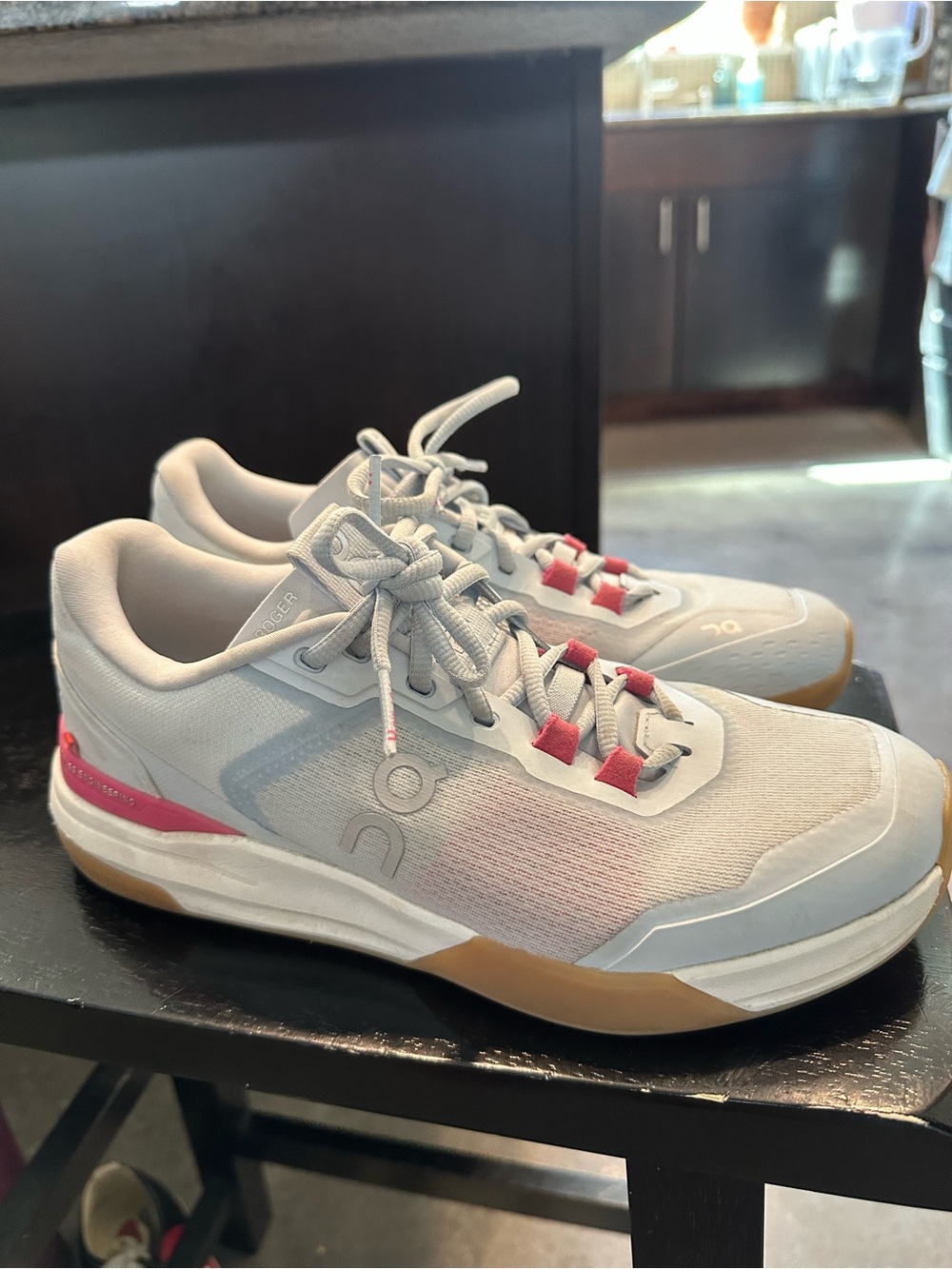 On tennis court Women's size 9 - The Roger Advantage Pro